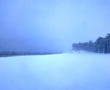 Dębki &ndash; plaża w bieli zimy